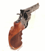 Revolver Colt - Python - Note 1  - sport-match Visierung, 6&quot; Lauf, ergonomischer Holzgriff mit Fungermulden und Punzierung Rechtsgriff, getunter Abzug (ohen Vorweg) leichter Druckpunkt, 