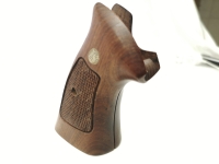 Revolver Smith & Wesson - 629-3 - Note 2  - Großkaliberrevolver mit 8 3/8 Zoll - Lauf von Smith & Wesson, stainless, mit Pachmayer Gummisportgriff (Fingermulden, beidhändige Nutzung möglich) und zusätzlichen originalen Holzgriffschalen von Smith & Wesson 