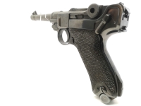 halbautomatische Pistole DWM - P08 - Note 2  - P08 aus Sammlung, alterstypisch guter bis sehr guter Zustand (Note 1,5), nicht nummerngleich, Steckmagazin, gültiger Neubeschuß, Bakelit-Griffschalen in schwarz, technisch in Ordnung, sehr guter Erhalt der äu
