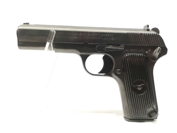 halbautomatische Pistole Norinco - 213 - Note 3  - halbautomatische Pistole, 110mm Lauf, feste Kimme, Bakelitgriffschalen schwarz, beidhändige Nutzung möglich, Sicherung linksseitig, guter gepflegter Zustand, technisch in Ordnung, gesamt Note 2,0 *** vore