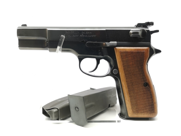 halbautomatische Pistole FEG - P9 - Note 3  - sportliche Gebrauchspistole von FEG - Ungarn, mit 4,5" Lauf, Holzgriffschalen, beidh&auml;ndige Nutzung m&ouml;glich, Sicherung linksseitig, Modell P9, 9mm Luger, LPA-Kimme (Mikrometerkimme), optischer Zustand gepflegt 