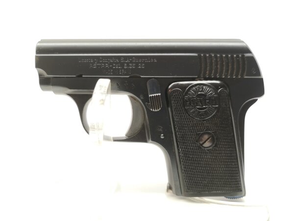 halbautomatische Pistole Astra - Firecat - Note 2  - Tascehnpistole ASTRA Firecat im Kal. 6,35mm Browning aus Sammlungsaufl&ouml;sung, Zustand Note 2 (gut), gepflegt, mit Bakelitgriffschalen, Sicherung links, Steckmagazin, spanischer Beschuss, Handballensicher