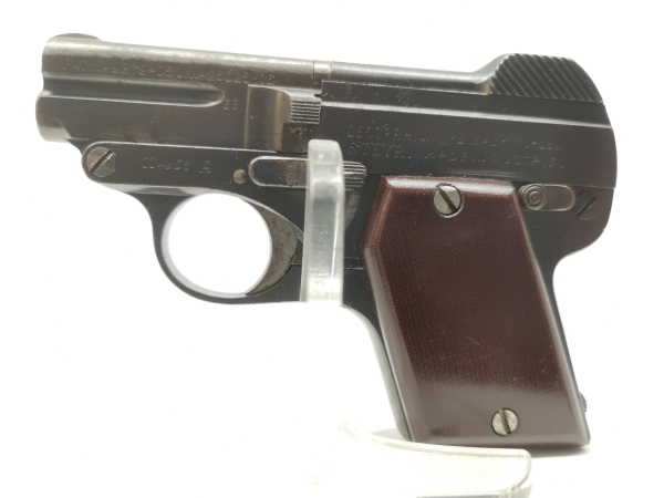 halbautomatische Pistole Steyr - Pieper 1909 - Note 3  - STEYR Pieper Patent im Kal. 6,35mm Browning aus Sammlungsaufl&ouml;sung, mit Beschusszeichen Wien, Zustand altersbedingt Note 3, technisch in Ordnung, leichte Rostn&auml;rbchen &auml;u&szlig;erlich erkennbar, Bakelitgri