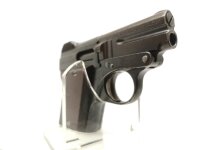halbautomatische Pistole Steyr - Pieper 1909 - Note 3  - STEYR Pieper Patent im Kal. 6,35mm Browning aus Sammlungsaufl&ouml;sung, mit Beschusszeichen Wien, Zustand altersbedingt Note 3, technisch in Ordnung, leichte Rostn&auml;rbchen &auml;u&szlig;erlich erkennbar, Bakelitgri