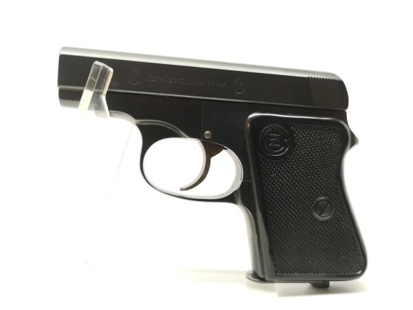 halbautomatische Pistole CZ Uhersky Brod - Mod. 92 - Note 1  - tschechische Taschenpistole CZ Mod. 92 aus Sammlungsaufl&ouml;sung im Kal. 6,35mm Browning, komplett in schwarz, mit schwarzen Kunststoffgriffschalen mit CZ-Logo, Steckmagazin, verstecktem Hahn, te