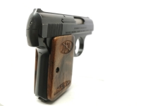halbautomatische Pistole FN - Baby - Note 2  - belgische "Baby"-Taschenpistole mit Bakelitgriffschalen, Kal. 6,35mm Browning, Bakelitgriffschalen im Holzdesign mit FN Logo plus Schriftzug "Baby", linksseitige Sicherung, Steckmagazin, optisch und technisch