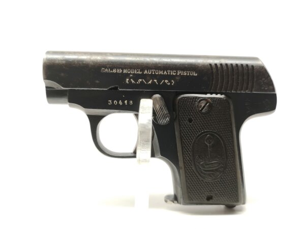 halbautomatische Pistole Urizar - AS\AT\C - Note 3  - kleine Taschenpistole von Urizar, Kal. 6,35mm, optischer Zustand Note 3, altersbedingt, technisch in Ordnung, Bakelit-Griffschalen, mit Schlangensymbol, Schlitten mit leichten Rostn&auml;rbchen (nicht darma