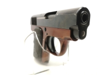 halbautomatische Pistole Unique - Modell 10 - Note 3  - franz&ouml;sische Taschenpistole "Unique", Mod. 10, &auml;hnlich der FN 1906 Browning, hier aus Sammlerhand, mit br&auml;unlich lackiertem Griffst&uuml;ck und schwarzem Schlitten (bi-color), Zustand optisch Note 3 (alte