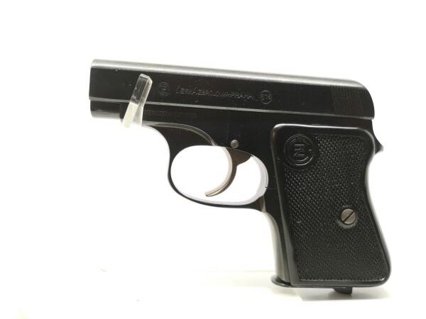 halbautomatische Pistole CZ Uhersky Brod - Mod. 92 - Note 2  - tschechische Taschenpistole CZ Mod. 92 aus Sammlungsaufl&ouml;sung im Kal. 6,35mm Browning, komplett in schwarz, mit schwarzen Kunststoffgriffschalen mit CZ-Logo, Steckmagazin, verstecktem Hahn, te