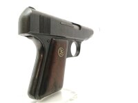 halbautomatische Pistole Deutsche Werke - Ortgies - Note 3  - handliche Taschenpistole aus Erfurt, bekannt unter dem Namen Ortgies, Kal. 6,35mm, mit Holzgriffschalen und Handballensicherung, goldfarbenes Logo auf den Griffschalen, Br&uuml;nierung am Schlitten 