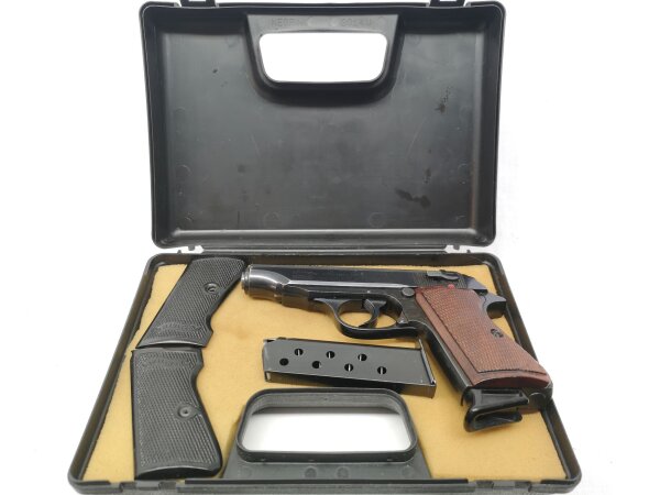 halbautomatische Pistole Walther - PP - Note 2  - f&uuml;hrige Pistole im Kal. 7,65mm Browning aus dem Hause Carl Walther Ulm, Mod. PP, offene feste Visierung &uuml;ber Kimme und Korn, Steckmagazin, Holzgriffschalen, Beschu&szlig; 1976, mit "NdS" Logo, 95mm Laufl&auml;nge, op