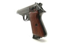 halbautomatische Pistole Walther - PP - Note 2  - f&uuml;hrige Pistole im Kal. 7,65mm Browning aus dem Hause Carl Walther Ulm, Mod. PP, offene feste Visierung &uuml;ber Kimme und Korn, Steckmagazin, Holzgriffschalen, Beschu&szlig; 1976, mit "NdS" Logo, 95mm Laufl&auml;nge, op