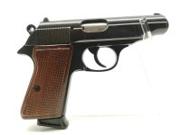halbautomatische Pistole Walther - PP - Note 2  - f&uuml;hrige Pistole im Kal. 7,65mm Browning aus dem Hause Carl Walther Ulm, Mod. PP, offene feste Visierung &uuml;ber Kimme und Korn, Steckmagazin, Holzgriffschalen, Beschu&szlig; 1976, mit "NdS" Logo, 95mm Laufl&auml;nge, op
