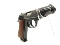 halbautomatische Pistole Walther - PP - Note 2  - f&uuml;hrige Pistole im Kal. 7,65mm Browning aus dem Hause Carl Walther Ulm, Mod. PP, offene feste Visierung &uuml;ber Kimme und Korn, Steckmagazin, Holzgriffschalen, Beschu&szlig; 1976, mit "NdS" Logo, 95mm Laufl&auml;nge, op