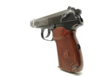 halbautomatische Pistole Izhevsk - Makarov - Note 2  - sehr sch&ouml;ne originale Izhmash Makarov, Beschu&szlig; 1987, Griffschalen aus Bakelit mit "Stern", offene Visierung (Gebrauchsvisierung) mit Kimme und Korn, guter gepflegter Zustand, bisher lediglich zum Fang