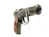halbautomatische Pistole Izhevsk - Makarov - Note 2  - sehr sch&ouml;ne originale Izhmash Makarov, Beschu&szlig; 1987, Griffschalen aus Bakelit mit "Stern", offene Visierung (Gebrauchsvisierung) mit Kimme und Korn, guter gepflegter Zustand, bisher lediglich zum Fang