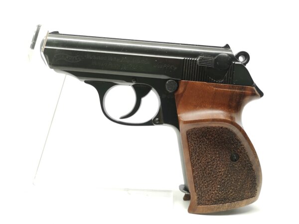 halbautomatische Pistole Walther - PPK - Note 2  - kleine feine Walther PPK aus Zella-Mehlis, 3" Lauf, Holzformgriff f. Rechtsh&auml;nder, Steckmagazin, Kaliber 7,65mm Browning, Beschu&szlig; Krone "U", guter gepflegter Gesamtzustand, auch f&uuml;r Sammler *** voreintrag