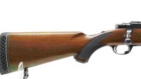 Repetierb&uuml;chse Ruger - M77 - Note 3  - f&uuml;hrige amerikanische Repetierb&uuml;chse von RUGER, Modell M77, Kal. 7mmRemMag, mit innenliegendem Magazin, Montageschiene f. Aufnahme von Ruger-Ringmontagen, Holzschaft nicht geschr&auml;nkt, 98er &auml;hnliches System, Sicherung