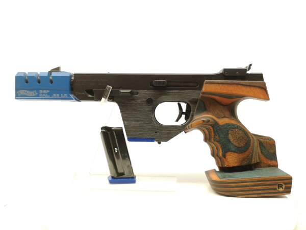 halbautomatische Pistole Walther - GSP Expert - Note 2  - relativ junge Sportpistole von WALTHER, Mod. GSP Expert, mit Schichtholzgriff Gr&ouml;&szlig;e SLB 7 (f. Linksh&auml;nder !!!), 2 Magazine mit blauem Abschluss (neu von Walther), blauem Laufgewicht mit GSP Expert 